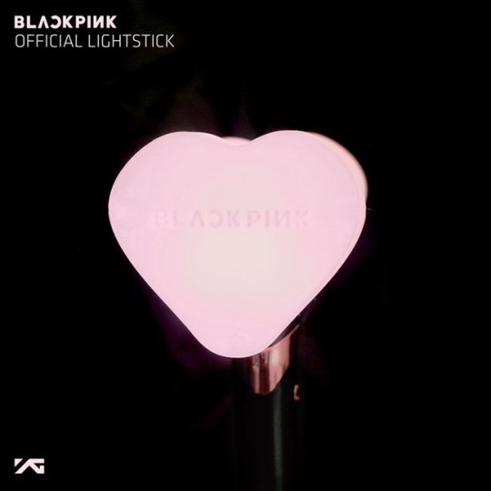 BLACKPINK、公式ペンライトが5月28日より販売開始！“ピコピコハンマー
