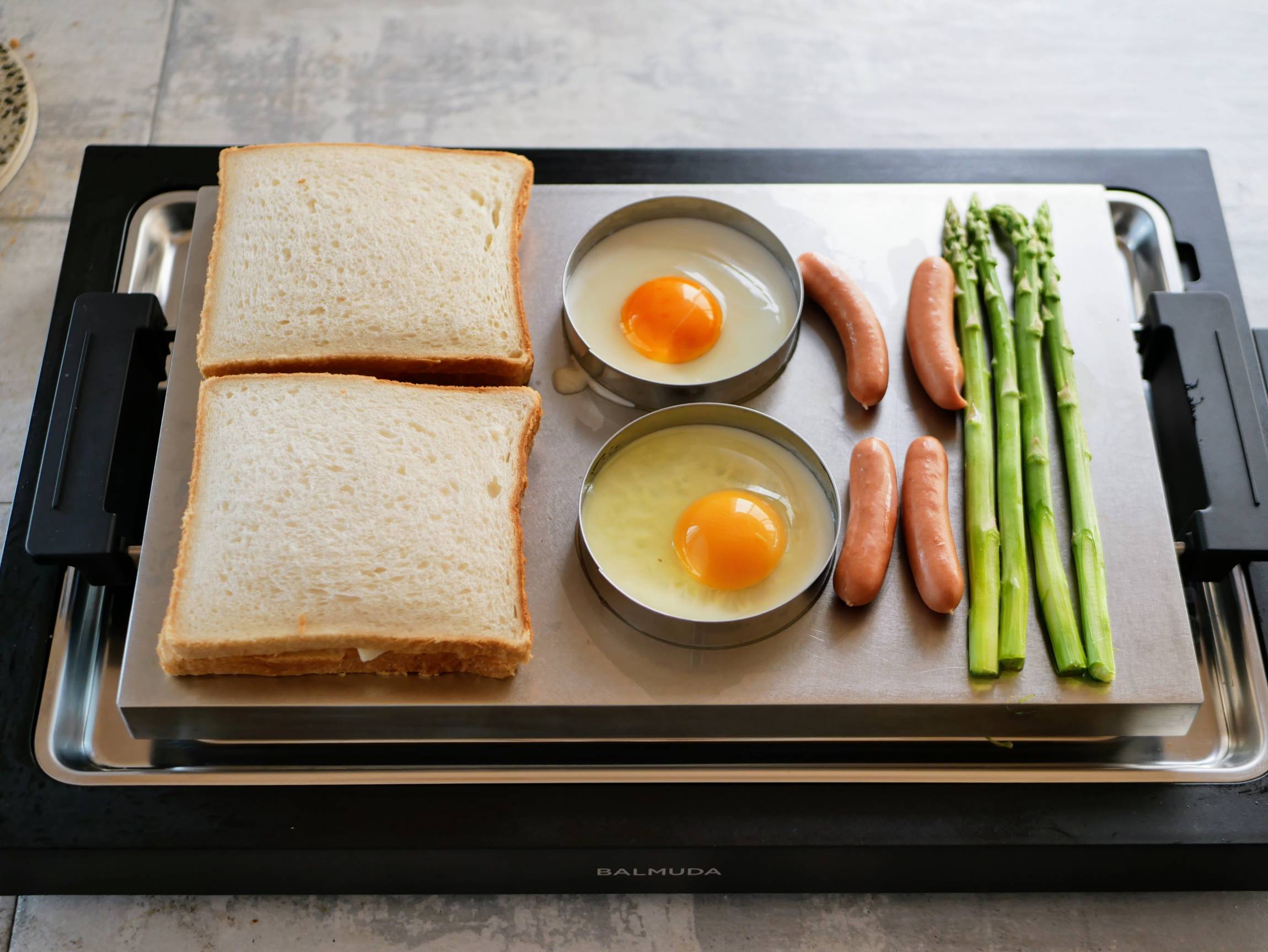 話題の本気ホットプレート「バルミューダ ザ・プレート・プロ」の使い