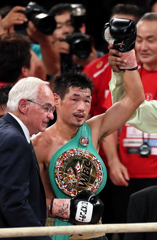 ボクシング：長谷川3階級制覇 山中11連続防衛に成功 [写真特集3/8