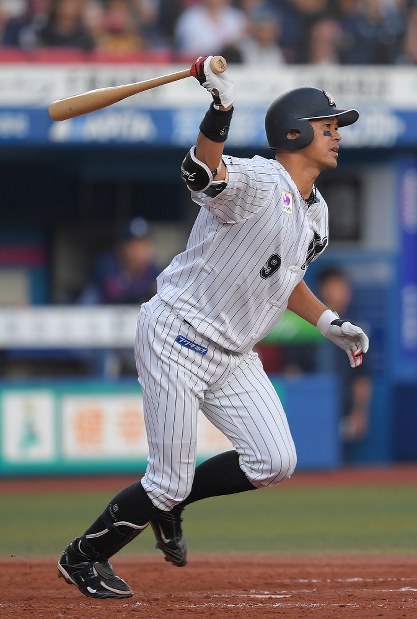 プロ野球：ロッテ・福浦、通算2000安打を達成 | 毎日新聞