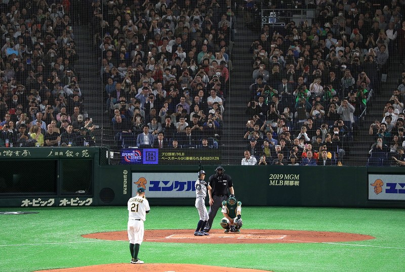 イチロー引退：「いつまでもヒーロー」東京ドームのファン「イチローに