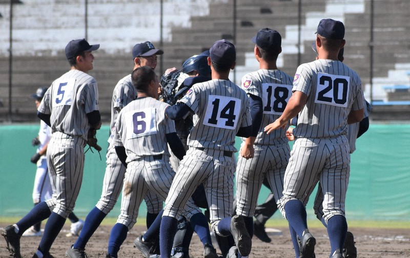 敦賀気比が優勝、3年ぶり8回目 高校野球秋季北信越大会決勝 | 毎日新聞