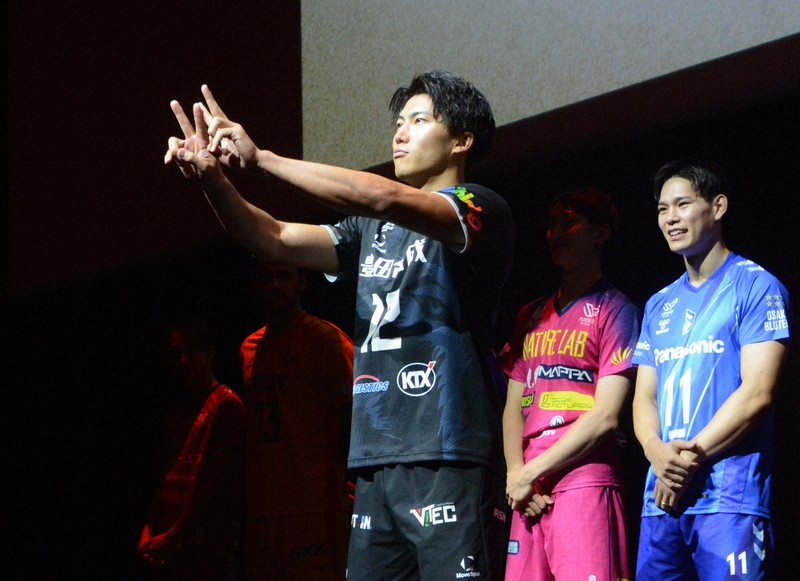 水町泰杜「お兄ちゃん、4年生のイメージ…」 SVリーグ開幕会見 | 毎日新聞