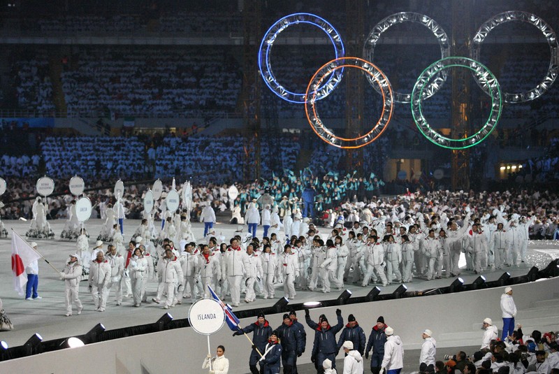 トリノ2006：アルマーニ、F1カー爆走、パバロッティ 開会式イタリア色