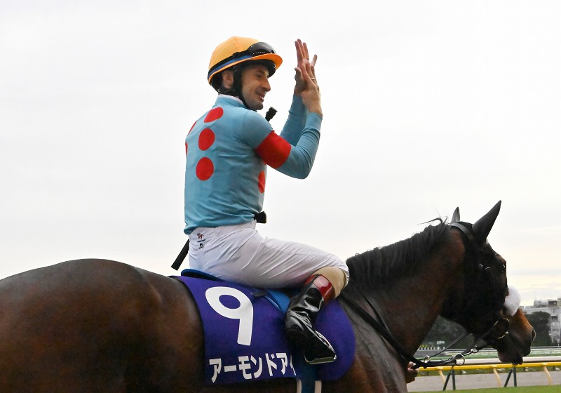 アーモンドアイ、史上初の「8冠」達成 天皇賞・秋を2連覇 [写真特集3/9