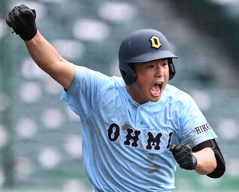 近江が因縁「八回」決勝打 どん底経験、3年が意地 夏の甲子園 | 毎日新聞