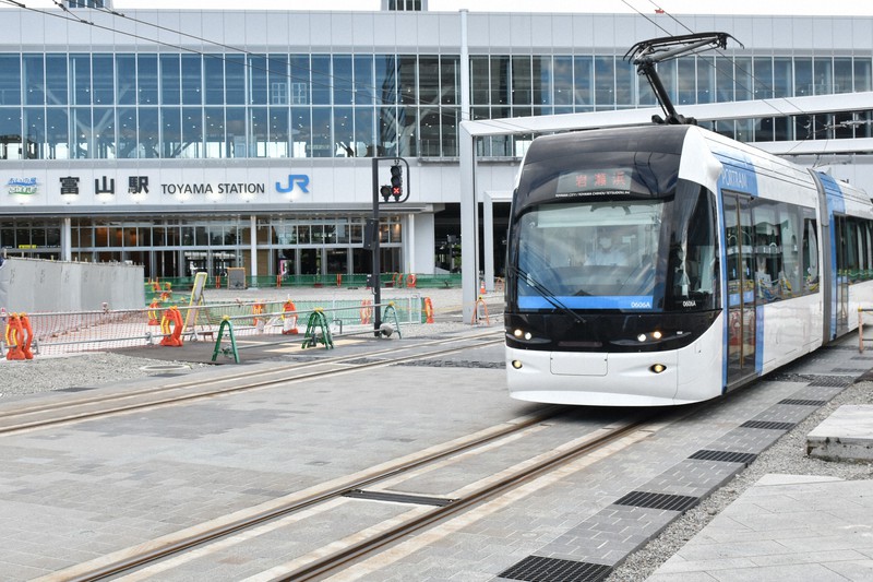富山地鉄の路面電車、全国交通系ICカードが10月から利用可に | 毎日新聞