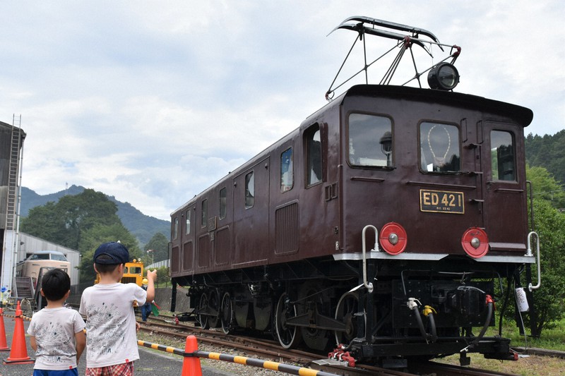 アプト式電気機関車が模擬走行 旧国鉄信越線のED42 群馬 | 毎日新聞