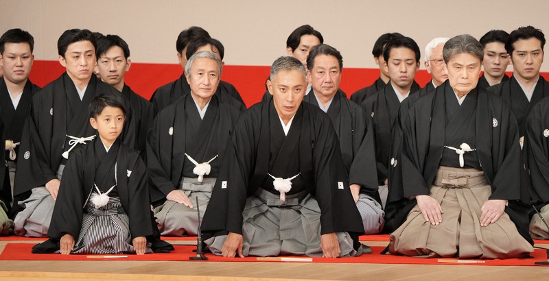 海老蔵さん、十三代目市川團十郎襲名 「歌舞伎のために生きる」 | 毎日新聞