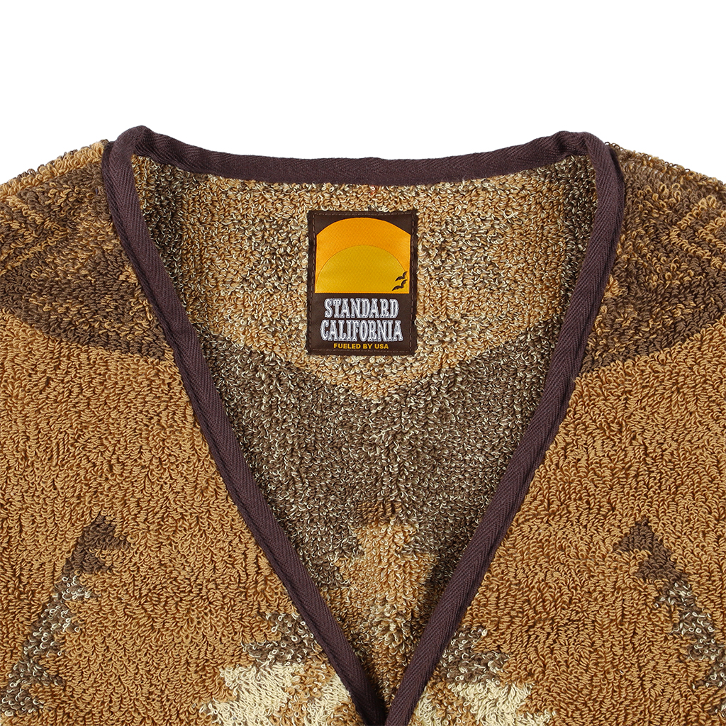 オリジナルのネイティブ柄を用いたStandard Californiaのパイルジャケット