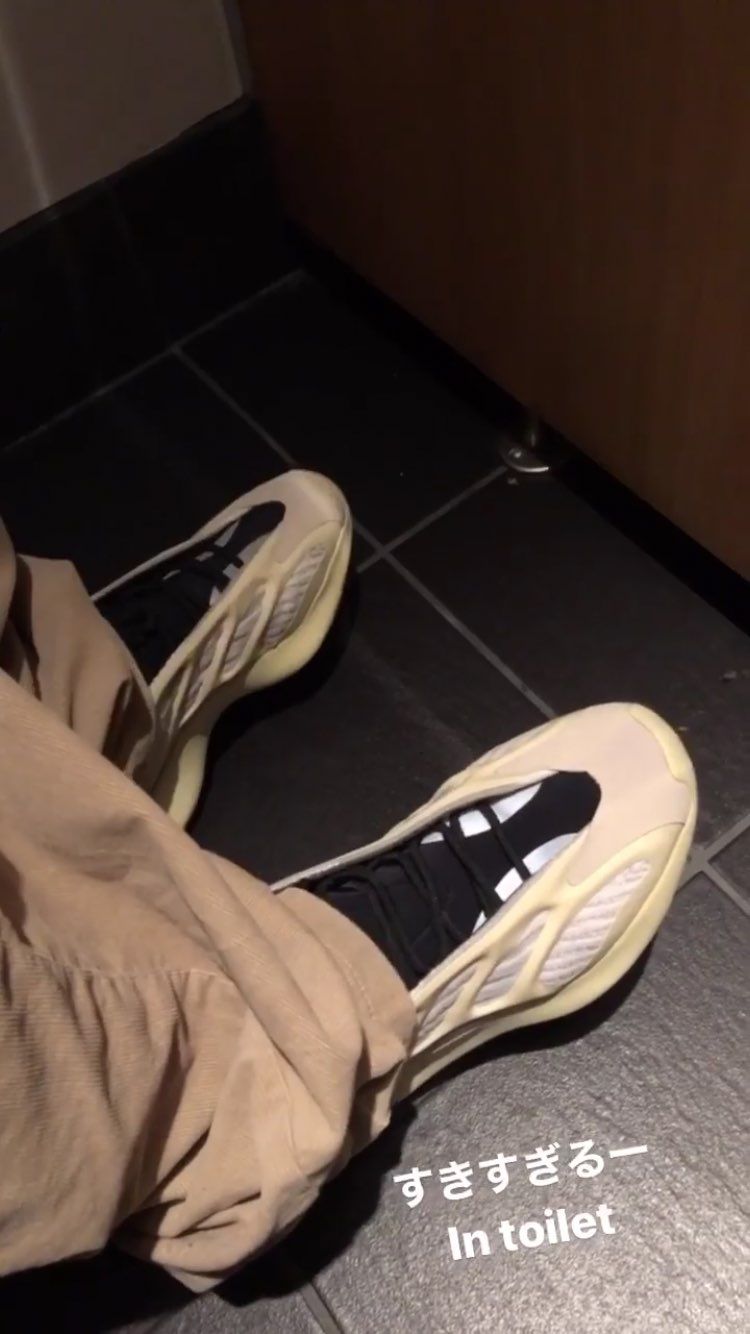 アディダス イージー700V3 