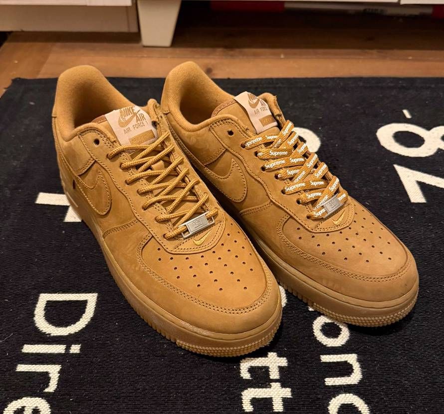 シュプリーム × ナイキ エアフォース1 ロー 