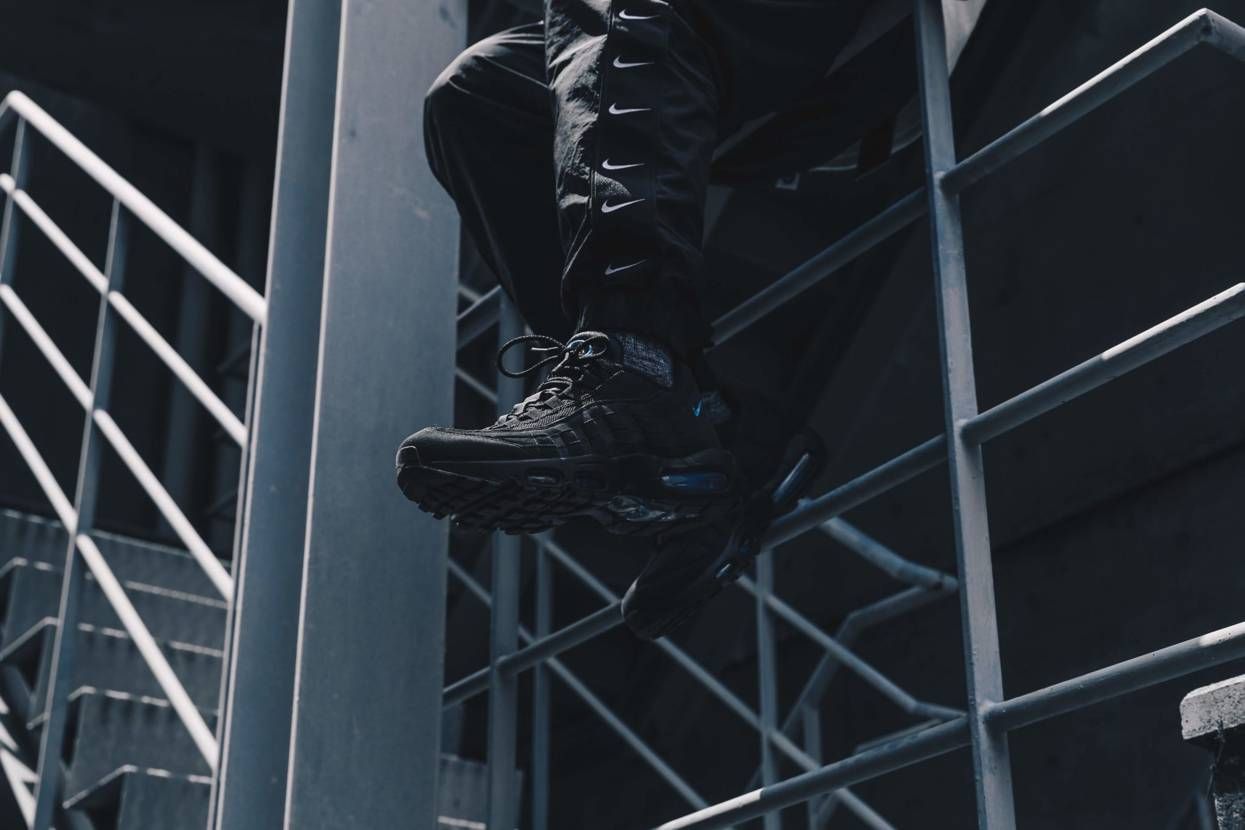 ナイキ エアマックス95 ブラック/インペリアル ブルー atmos限定【6/26