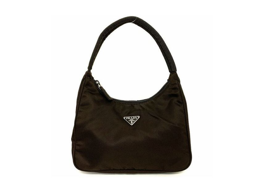 プラダのナイロン素材「ポコノ」の魅力とは？バッグや財布などの人気