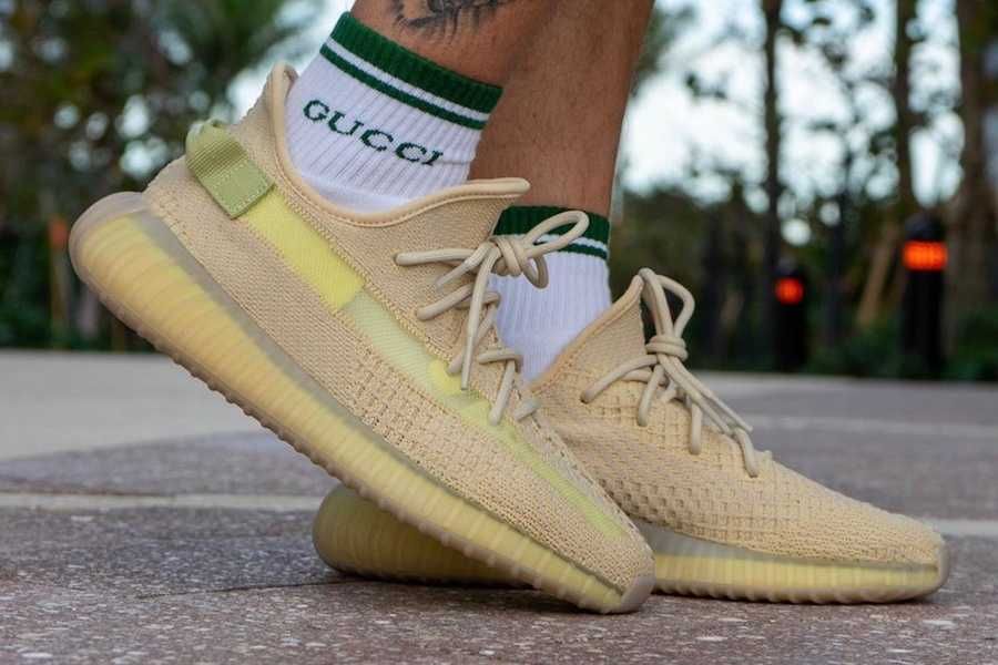 3/8発売｜adidas YEEZY Boost 350 V2 