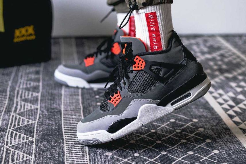 Nike Air Jordan 4 Retro 