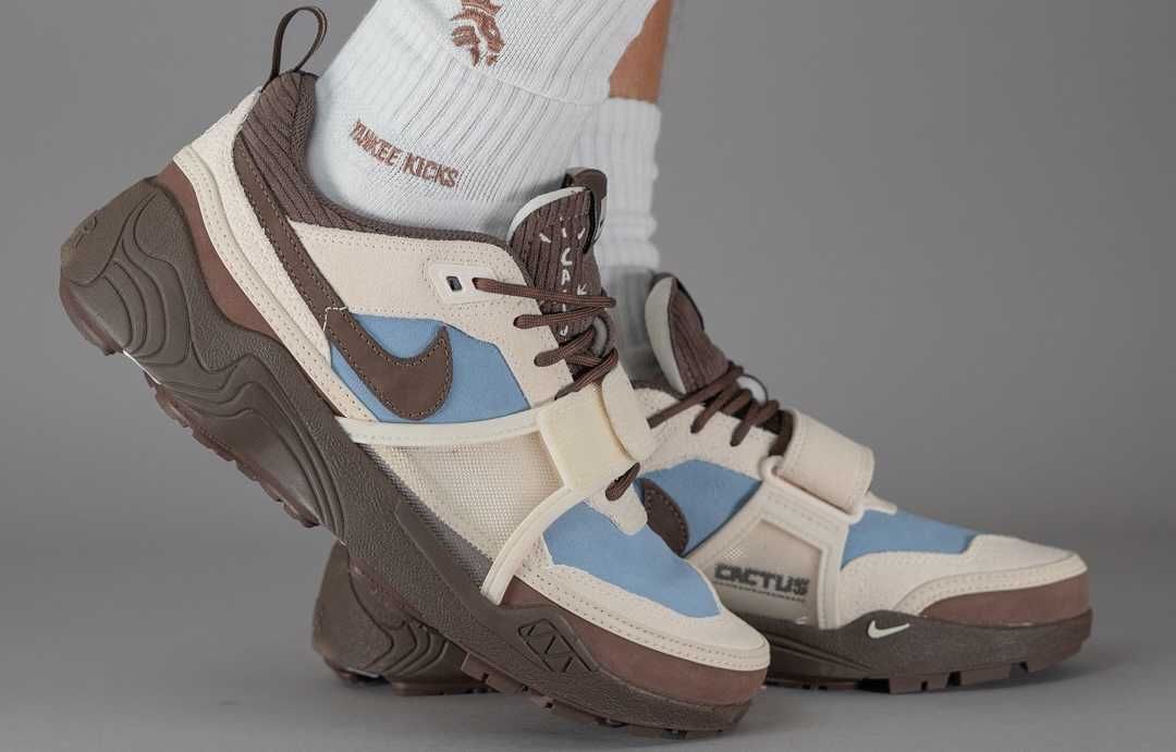 5/16発売｜Travis Scott × Nike Zoom Field Jaxx 