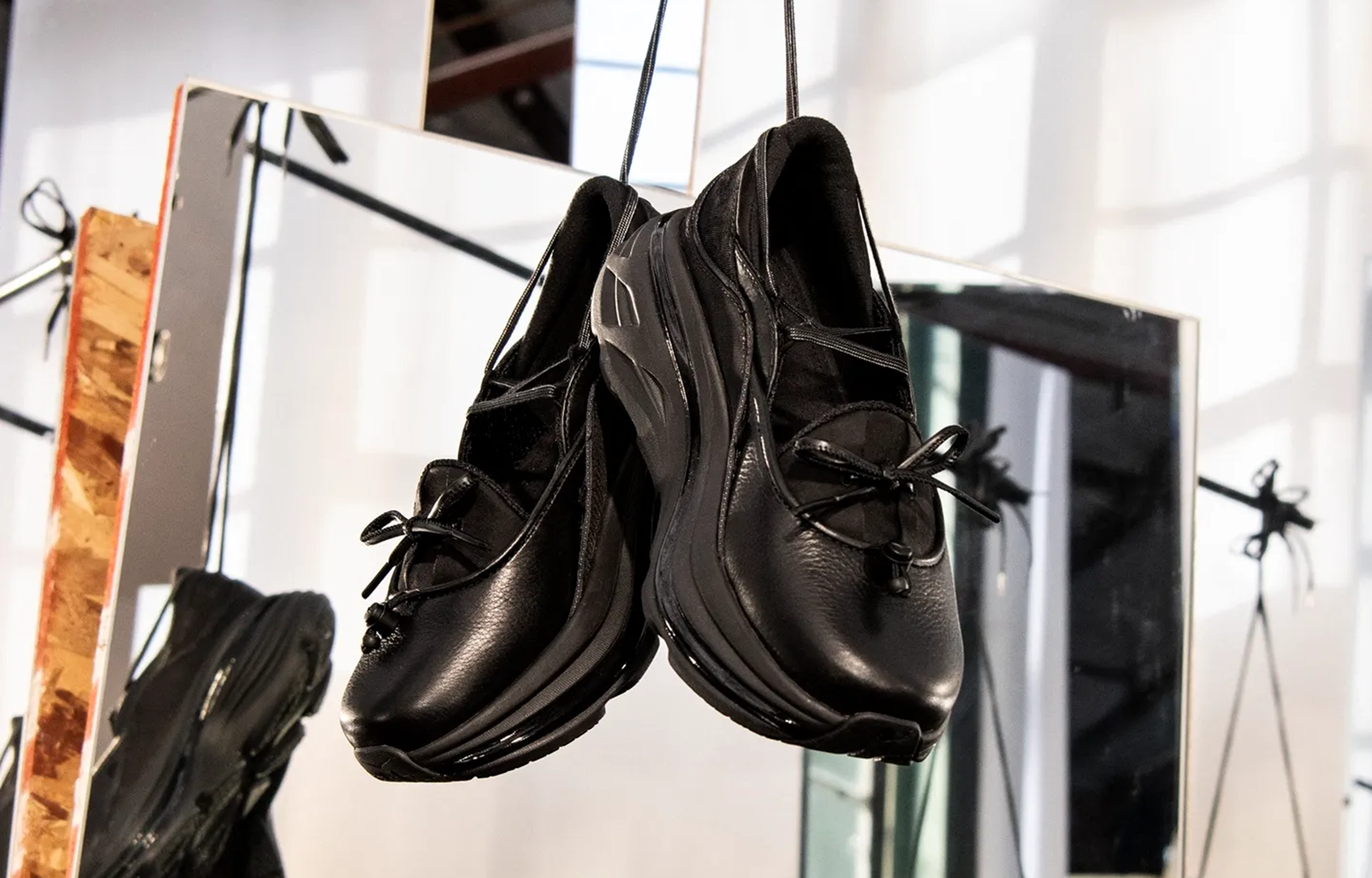 1/16発売｜HOKA Women's Bondi Mary Jane 