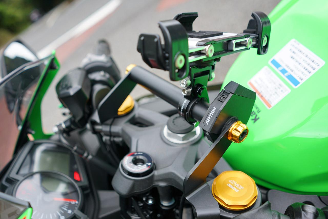 DAYTONA Ninja ZX-25R/SE専用 マルチバーホルダー 19256 のパーツ