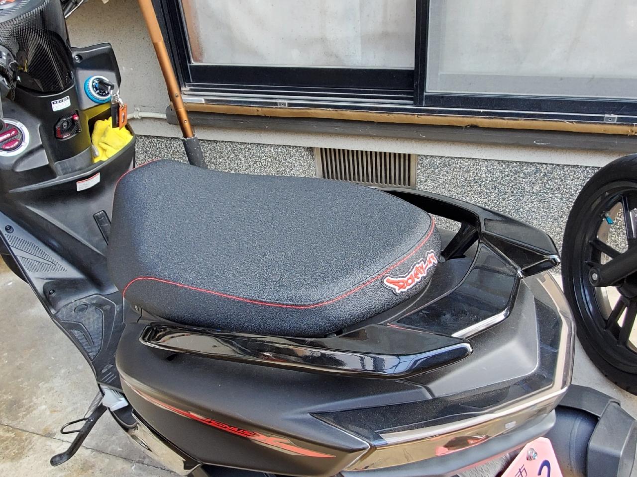 Party up レーシングフラットシート のパーツレビュー | シグナスX SR