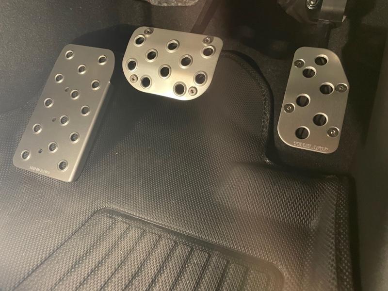 APIO アルミATペダルセットジムニーJB64,JB74 オートマ車用 のパーツ