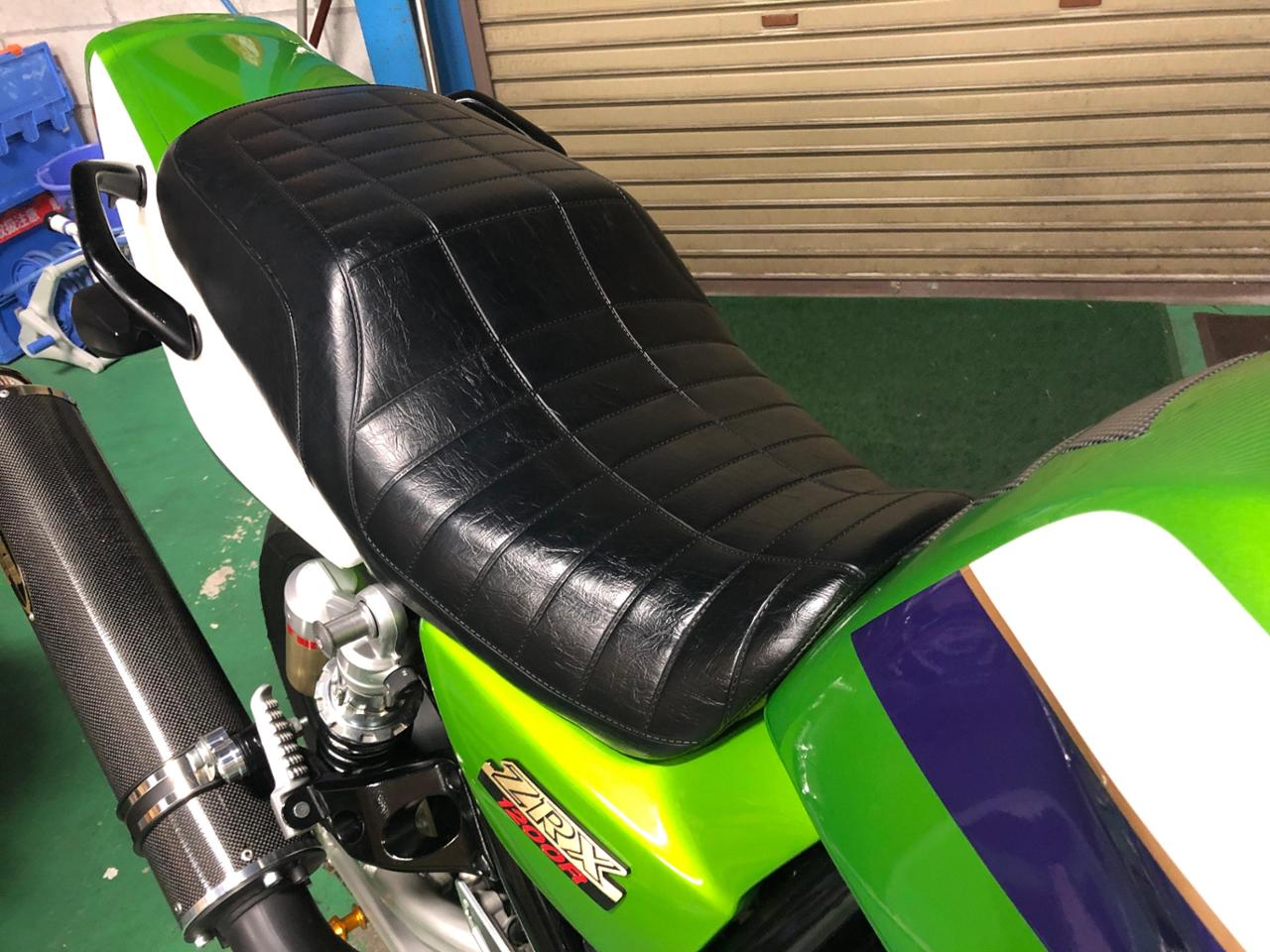 DAYTONA(バイク) COZYシート 70's TypeS1 のパーツレビュー | ZRX1200R