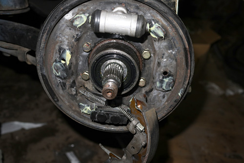 ドラムブレーキの組み立て、調整（スバル ヴィヴィオ）by keypon