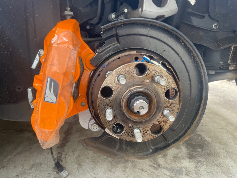 RC F(USC10)純正 ブレンボリアブレーキキャリパー＆ローター取り付け