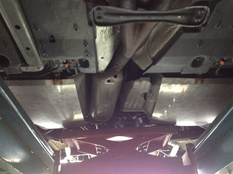 18クラウン燃料タンクガード