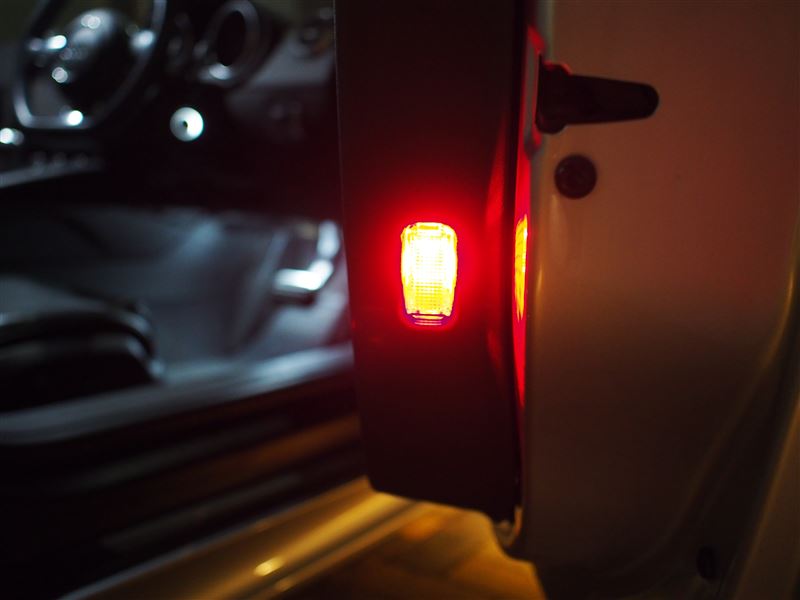 Audi純正(アウディ) カーテシランプ のパーツレビュー | TT クーペ(で