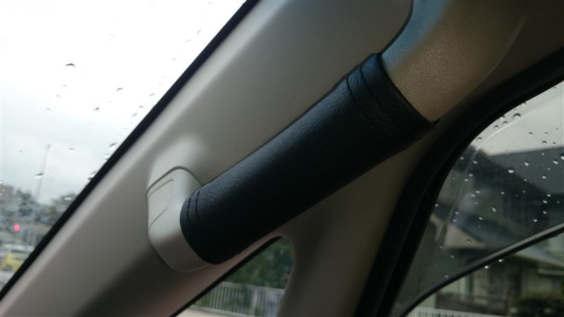 オリジナル アシストグリップカバー レザー生地黒ステッチ のパーツ