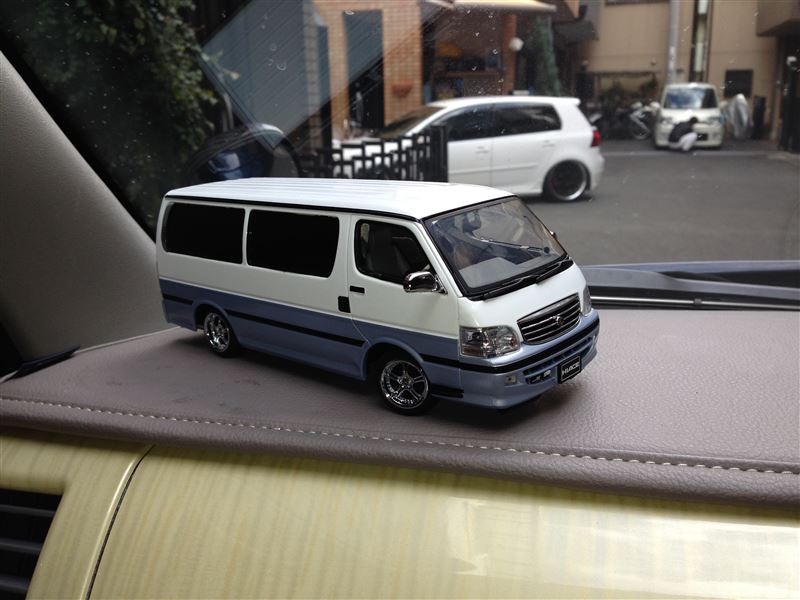 青島文化教材社 DISM 1/24スケール ダイキャストモデルカー HIACE VAN