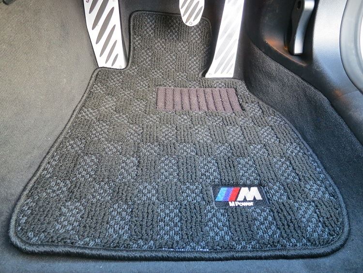 BMW F80 M3 5点セットフロアマットMカラーデュアルステッチ