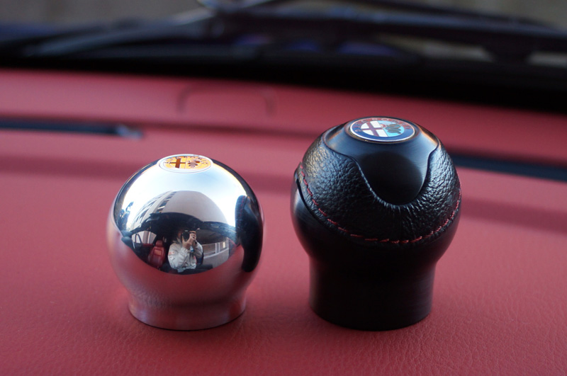 アルファロメオ(純正) 156リバースロック対応シフトノブ(6MT) のパーツ