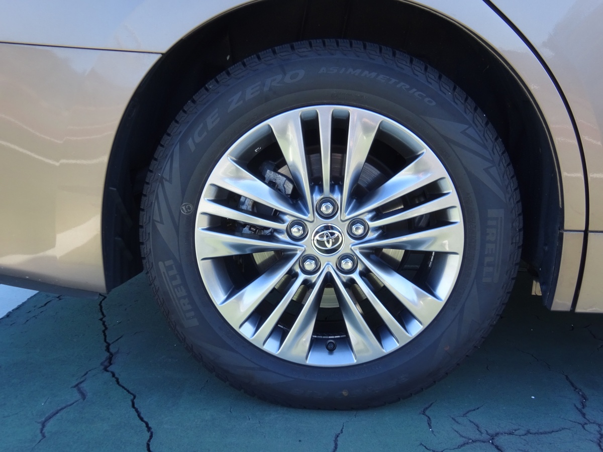 トヨタ新型アルファードに純正18インチ＆ピレリ製スタッドレスを装着