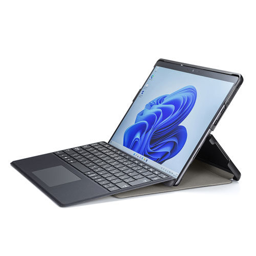 Surface Pro 8専用の保護ケースと、スタンド機能付きショルダーベルト
