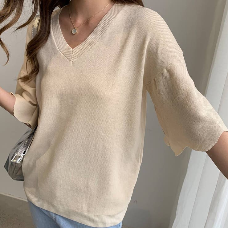 ふわっと広がるシルエットが女性らしい5分袖フレアニット Vネック 春