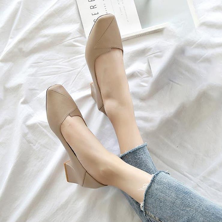 女性らしい足元を演出するスクエアトゥチャンキーヒールパンプス 春 太