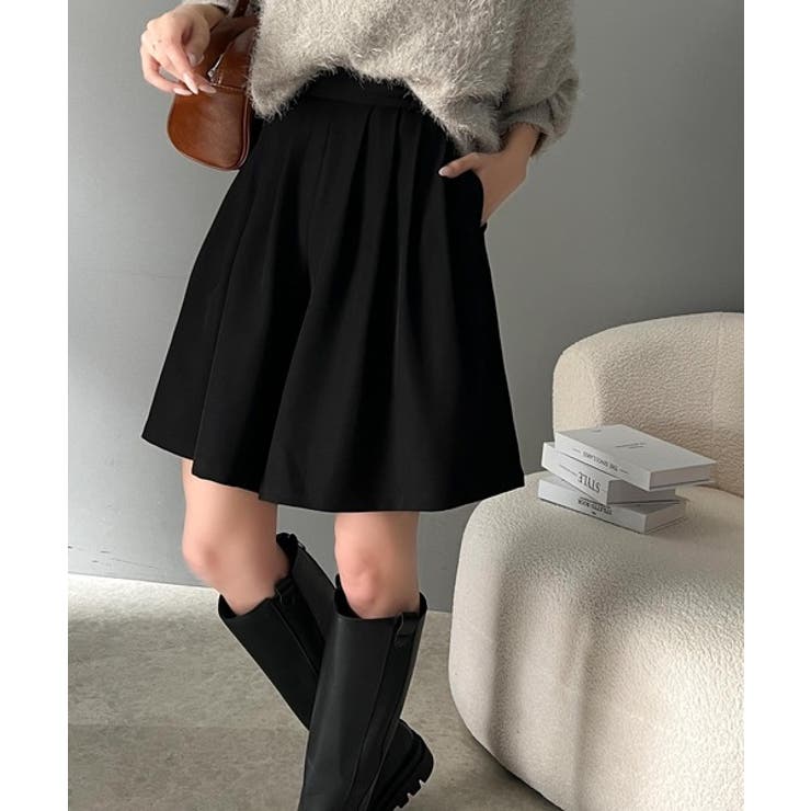 トレンドライクなシルエット。ボリュームフロントタックキュロット