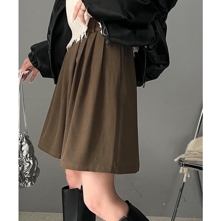 トレンドライクなシルエット。ボリュームフロントタックキュロット