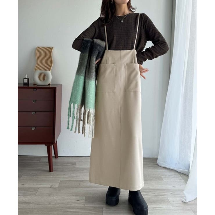 女性らしい上品シルエット。前後2wayサスペンダー付きタイトスカート