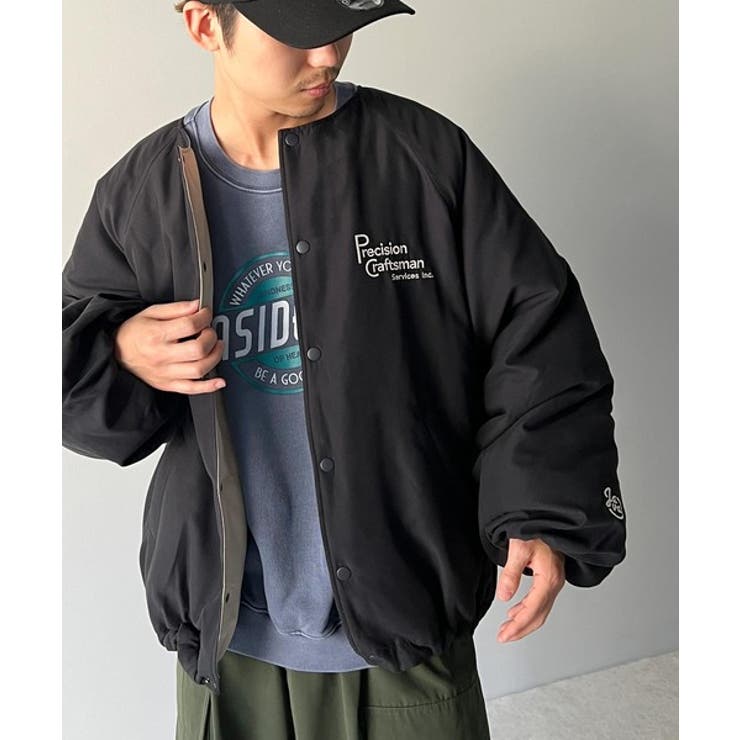 Javaジャバコラボ》ストリートで存在感を発揮。ロゴ刺繍中綿ノーカラー