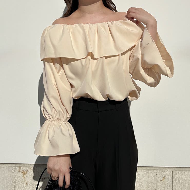 オフショルダーフリルブラウス[品番：AMTW0010277]｜JUNOAH（ジュノア