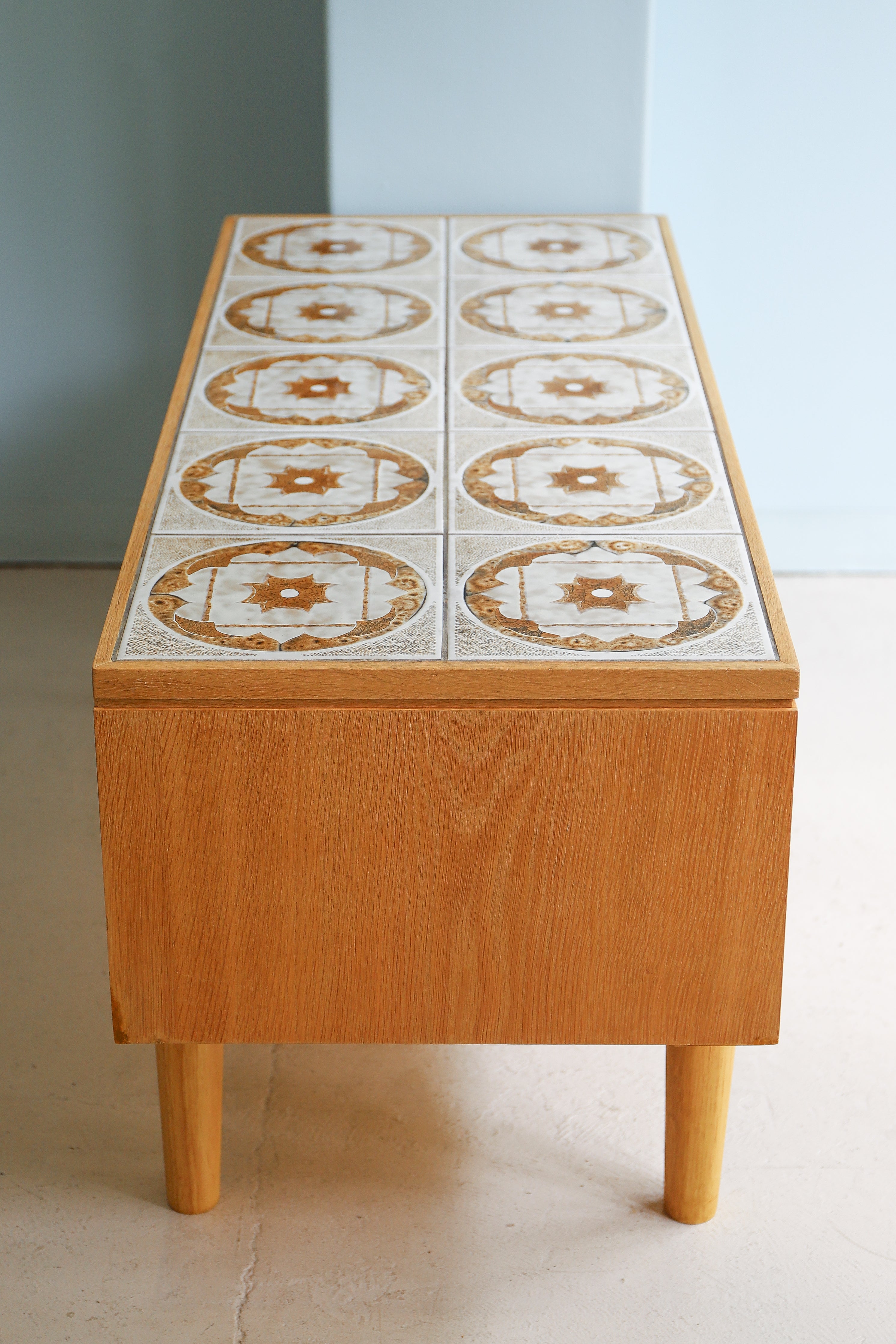 デンマークヴィンテージ タイルトップ ローボード チェスト オーク材