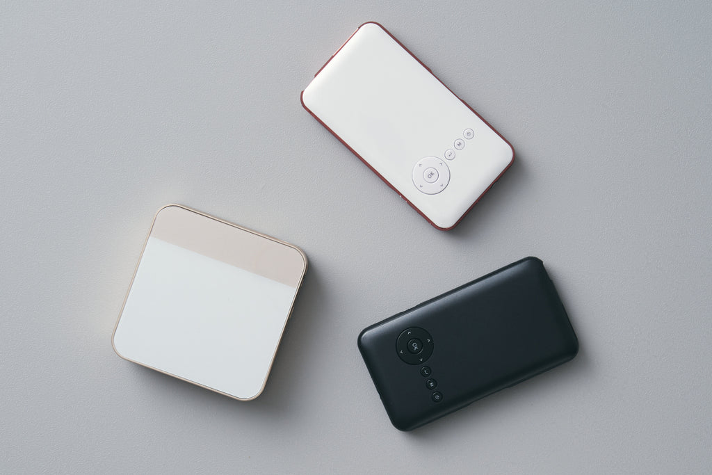 ABOUT KABĒNI | 小型プロジェクター「カベーニ」について – モバイル