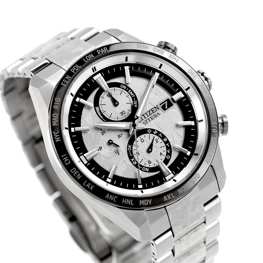 CITIZEN ATTESA AT8284-61A｜光を纏う結晶チタニウム。限定「Platinum