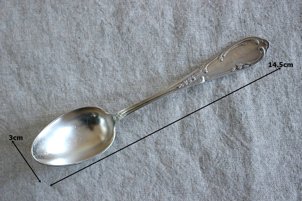 4本あり！装飾が美しいデザートスプーン（3x14.5cm） フランス