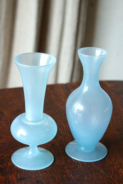 オパリンガラスフラワーベース（花瓶）高さ15cm フランスアンティーク