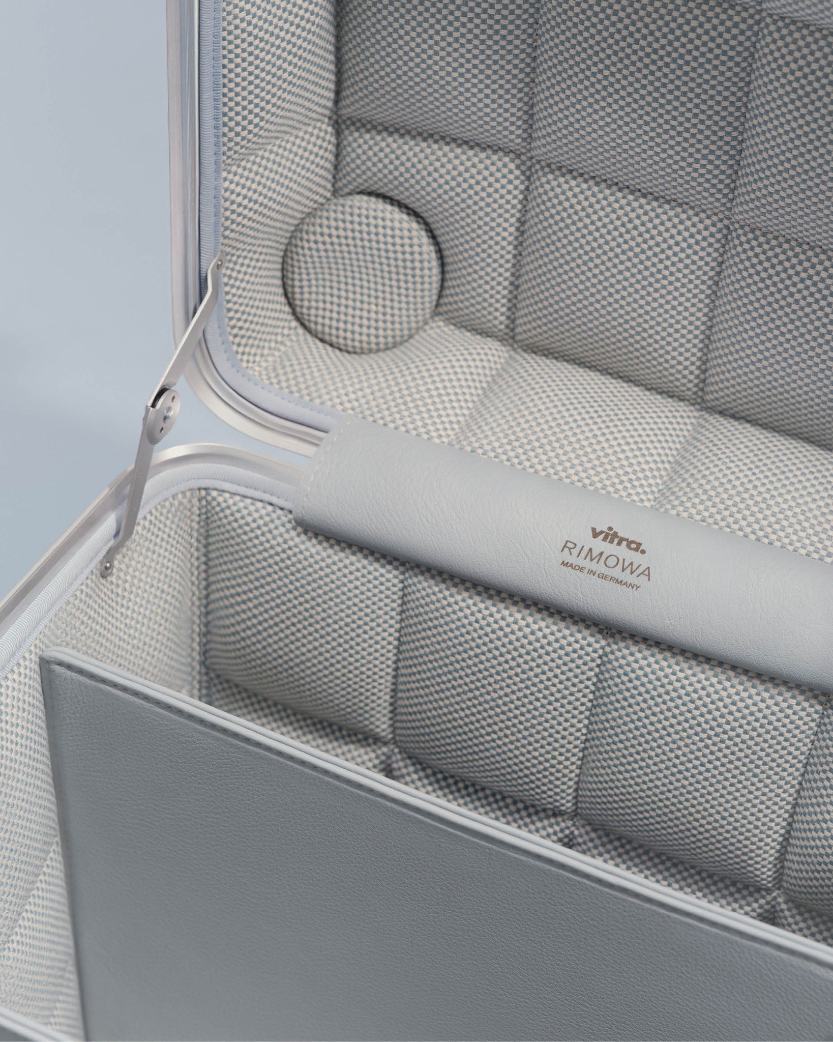 動きをデザインする：RIMOWA Vitra 2025 クリスチャン・グロッセンへの