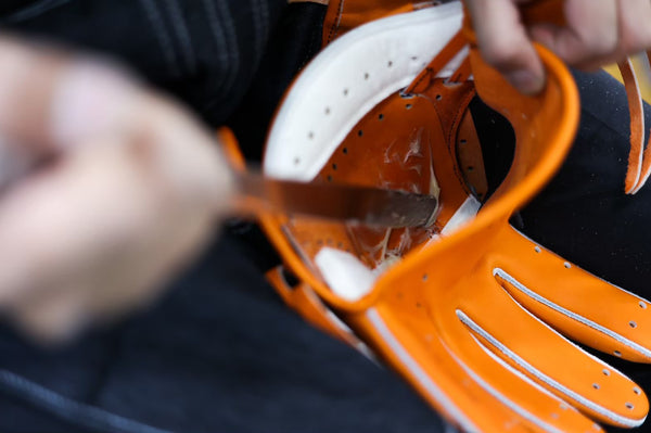 日本一のグラブ職人「上武直人」とは一体？Amazingグラブを作ってる